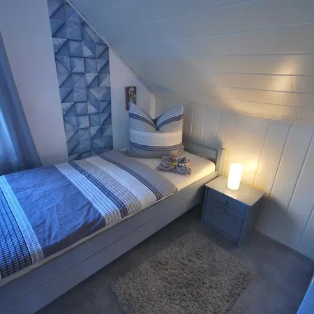 Am Moor, 35629 * Uplengen